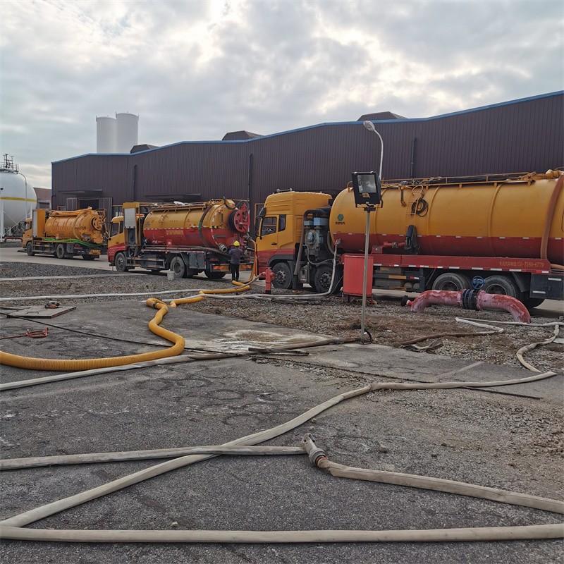 塔洋镇污水池清理